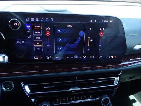 New 2026 Chevrolet Traverse Z71 w/ Enhanced Driving Package AWD/4WD image 19