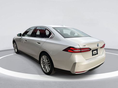 Used 2025 BMW 530i xDrive w/ Premium Package image 6