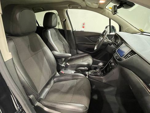Used 2021 Buick Encore Preferred FWD image 24