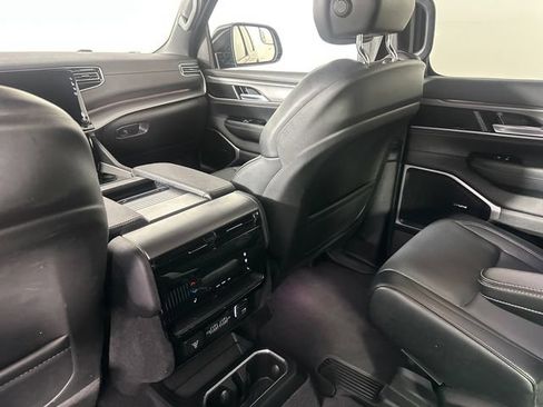Certified 2025 Jeep Wagoneer Series II AWD/4WD image 17