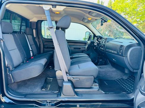 Used 2011 Chevrolet Silverado 2500 LT w/ Interior Plus Package AWD/4WD image 18