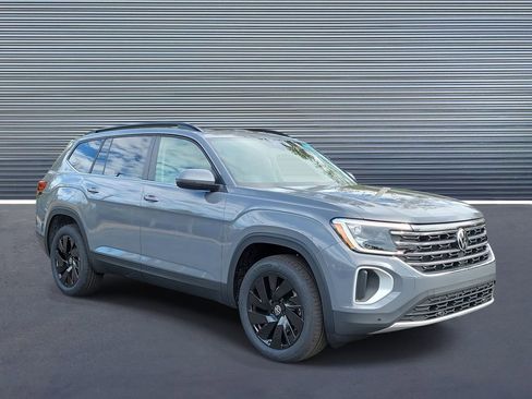 New 2026 Volkswagen Atlas SE image 2