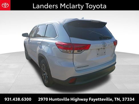 Used 2017 Toyota Highlander Plus FWD image 3