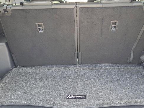 Used 2025 Volkswagen Atlas SE image 29