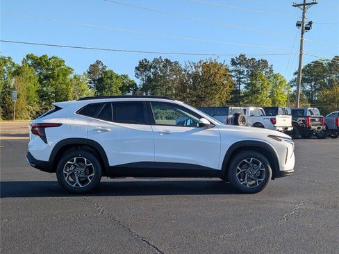 New 2026 Chevrolet Trax LT w/ Driver Confidence Package FWD image 6
