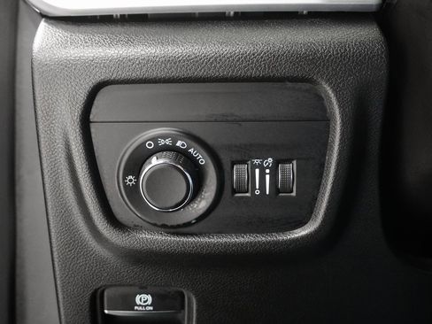 Used 2025 Jeep Grand Cherokee L Laredo image 20