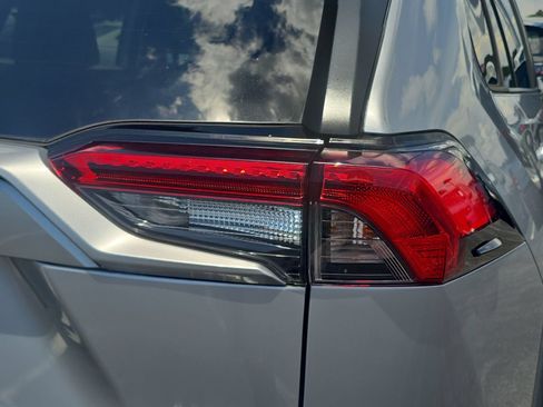 Used 2021 Toyota RAV4 XLE w/ Convenience Package FWD image 8