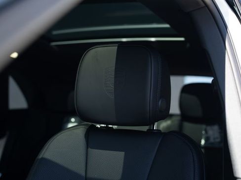 New 2026 Porsche Macan AWD/4WD image 17