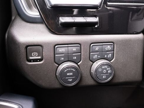 Used 2023 Chevrolet Silverado 1500 High Country w/ Technology Package image 10