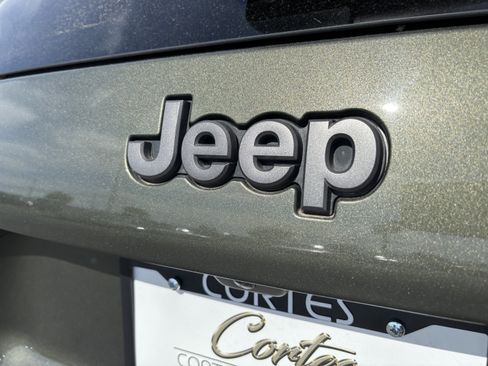 Used 2021 Jeep Cherokee Trailhawk w/ Technology Group AWD/4WD image 12