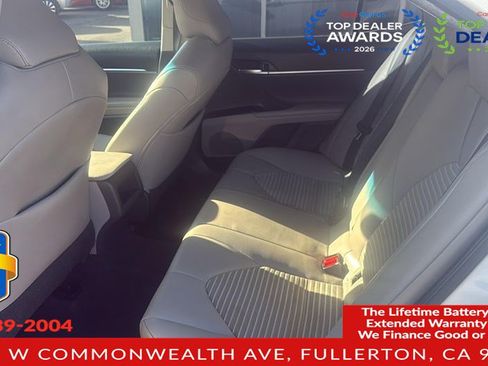 Used 2019 Toyota Camry SE w/ Convenience Package FWD image 12