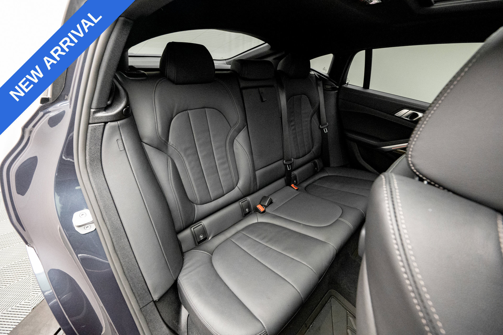Used 2022 BMW X6 xDrive40i w/ M Sport Package AWD/4WD image 17