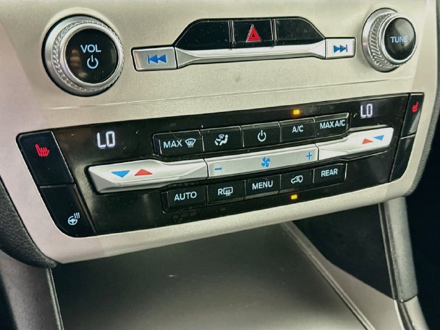 Used 2020 Ford Explorer XLT w/ Comfort Package AWD/4WD image 19