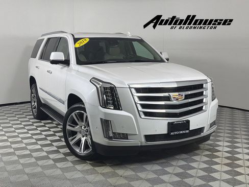 Used 2019 Cadillac Escalade Luxury AWD/4WD image 1