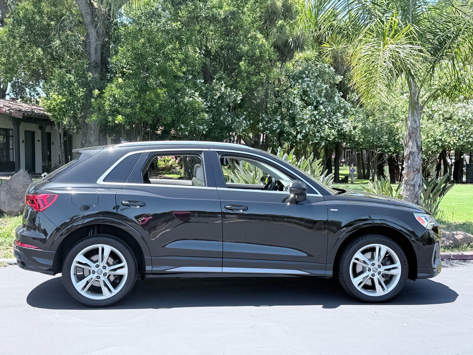 Used 2019 Audi Q3 2.0T Premium Plus w/ Premium Plus Package AWD/4WD image 5