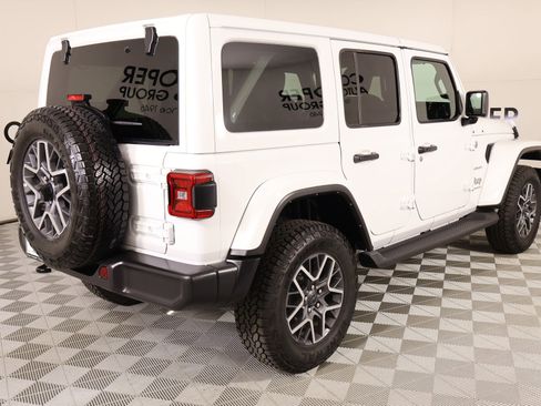 Used 2024 Jeep Wrangler Sahara image 20