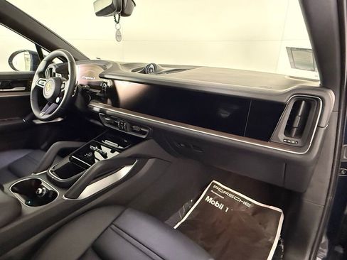 Certified 2025 Porsche Cayenne S image 19
