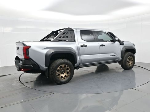 Used 2024 Toyota Tacoma Trailhunter image 7