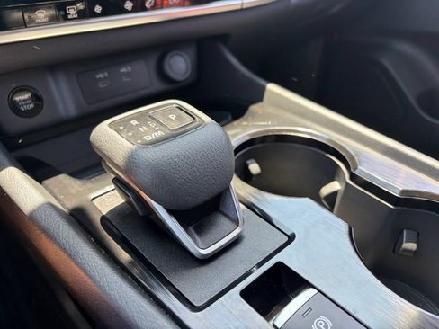 Used 2025 Nissan Rogue SV FWD image 6