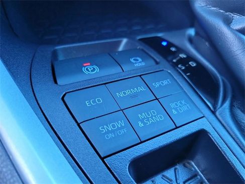 Used 2025 Toyota RAV4 XLE image 26