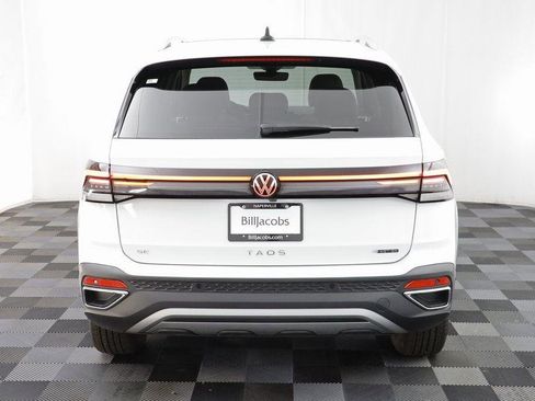 New 2025 Volkswagen Taos SE w/ Panoramic Sunroof Package image 16