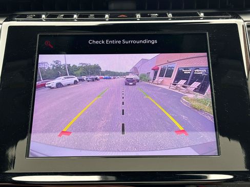 Used 2022 Jeep Grand Cherokee Overland AWD/4WD image 25