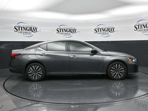 Used 2025 Nissan Altima 2.5 SV FWD image 8