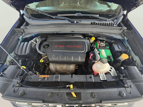 Used 2017 Jeep Renegade Latitude AWD/4WD image 42