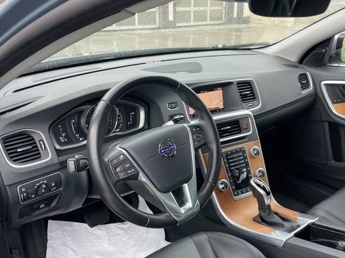 Used 2017 Volvo S60 T5 Inscription Platinum FWD image 3