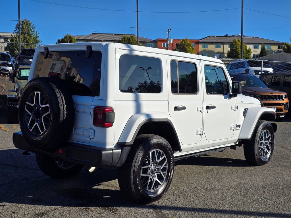 Used 2025 Jeep Wrangler Unlimited Sahara AWD/4WD image 8