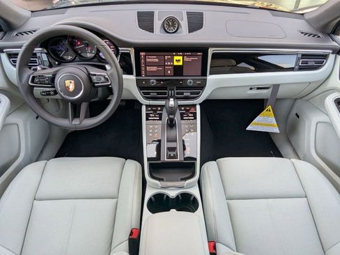 Certified 2026 Porsche Macan AWD/4WD image 22