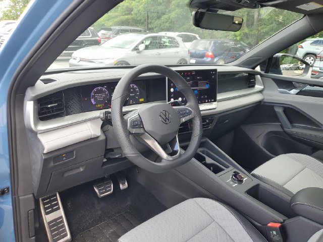New 2026 Volkswagen Tiguan SE R-Line FWD image 18