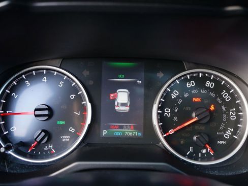 Used 2021 Toyota RAV4 XLE Premium image 15