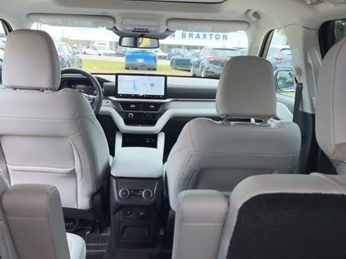 Used 2025 Ford Explorer Platinum w/ Ultimate Package image 32