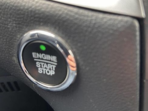 Used 2019 Ford Edge SE FWD image 4