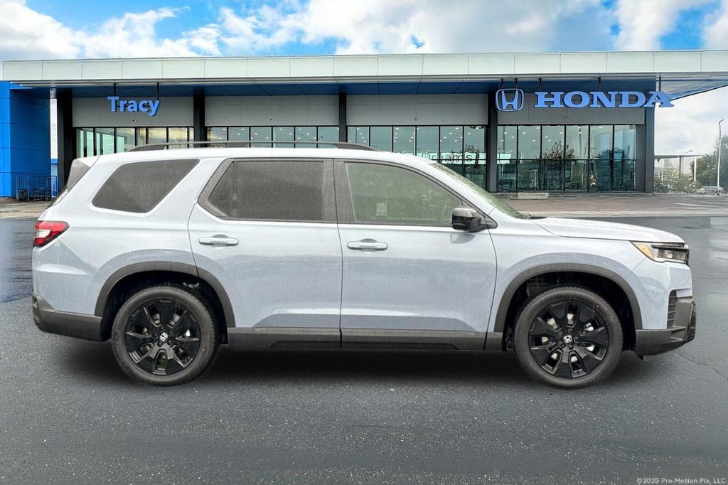 New 2026 Honda Pilot Black Edition image 4