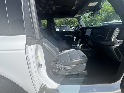 Used 2025 Ford Bronco Badlands AWD/4WD image 9