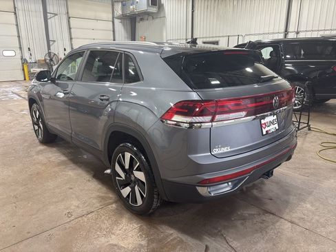 Used 2025 Volkswagen Atlas Cross Sport SE AWD/4WD image 9