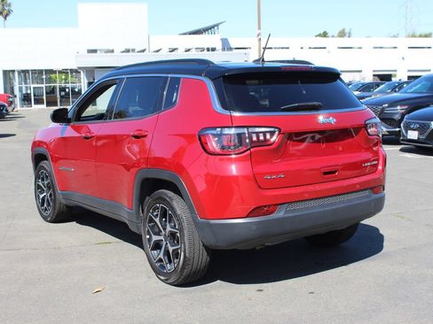Used 2025 Jeep Compass Limited AWD/4WD image 9