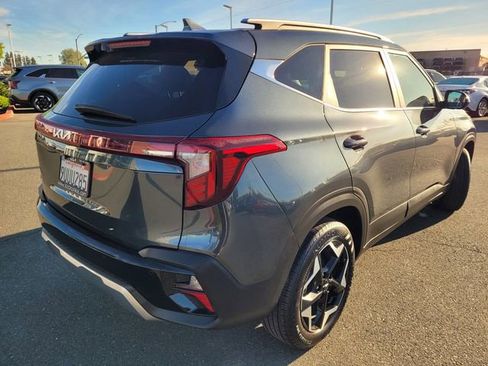 Used 2025 Kia Seltos EX FWD image 4