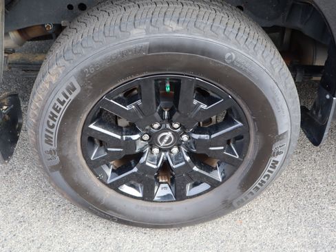 Used 2023 Nissan Frontier SV w/ Midnight Edition Package RWD image 14