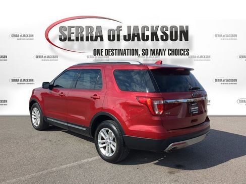 Used 2017 Ford Explorer XLT w/ Equipment Group 202A image 6