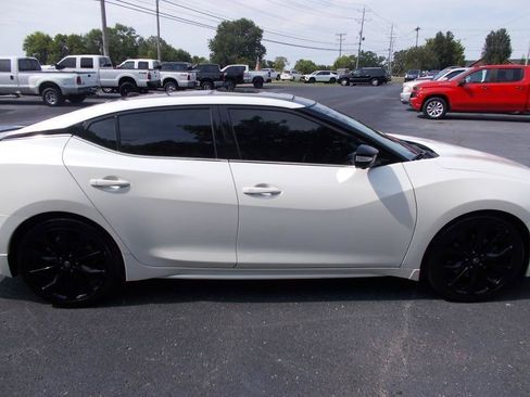 Used 2023 Nissan Maxima SR w/ Sport Mat Group FWD image 12