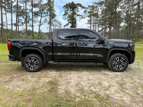 Used 2023 GMC Sierra 1500 AT4 w/ Technology Package AWD/4WD image 9