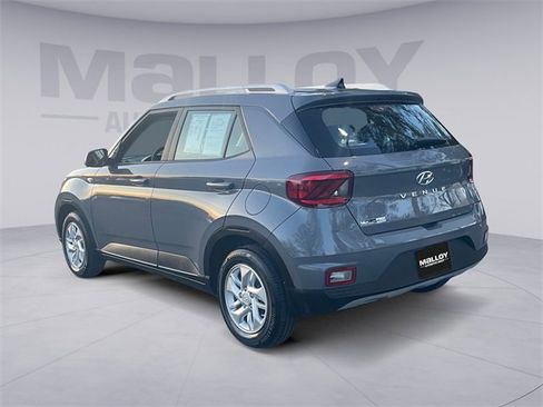 Used 2020 Hyundai Venue SEL image 3