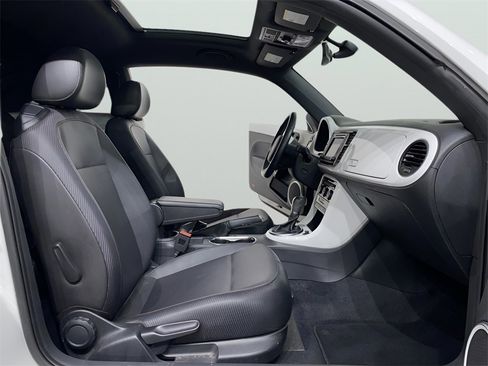 Used 2019 Volkswagen Beetle 2.0T SE image 11