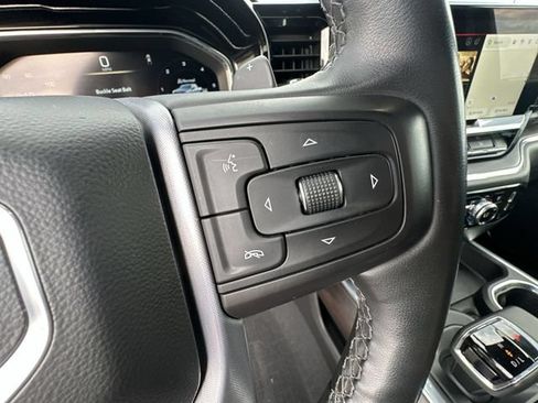 Used 2023 GMC Sierra 1500 SLT w/ SLT Premium Plus Package AWD/4WD image 33