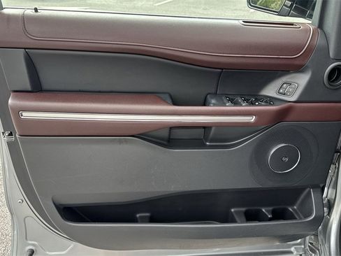 Used 2023 Ford Expedition Limited image 40