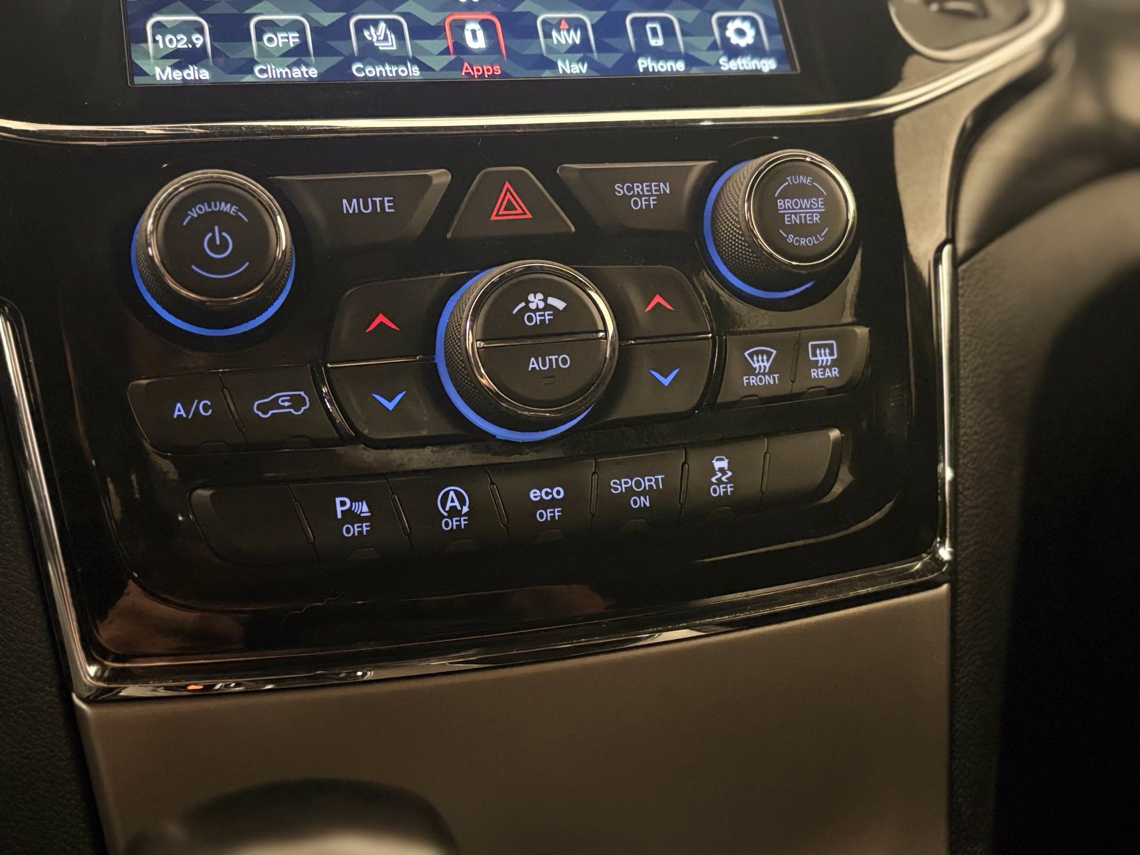 Used 2021 Jeep Grand Cherokee Laredo X AWD/4WD image 14