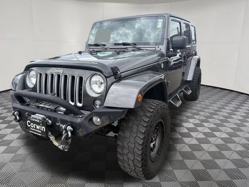 Used 2016 Jeep Wrangler Unlimited Sahara w/ Connectivity Group AWD/4WD image 3